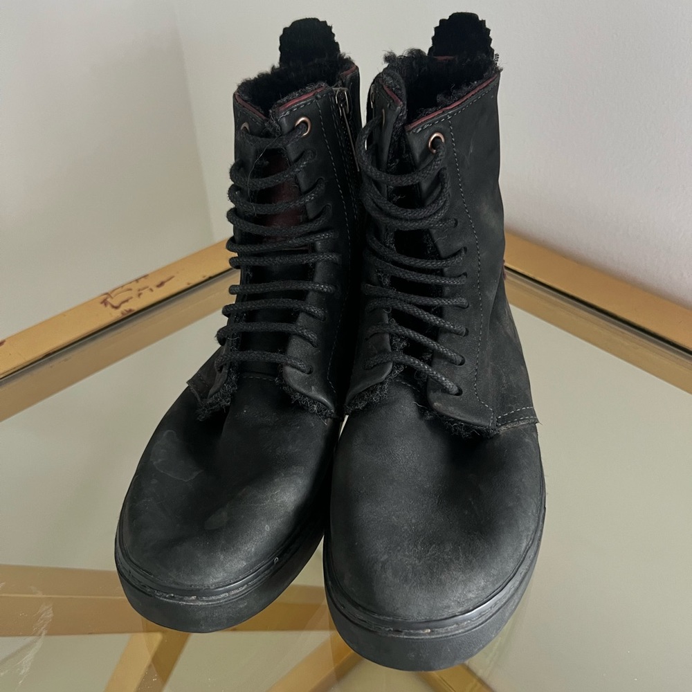 Black Winter Boots with Rugged Tread